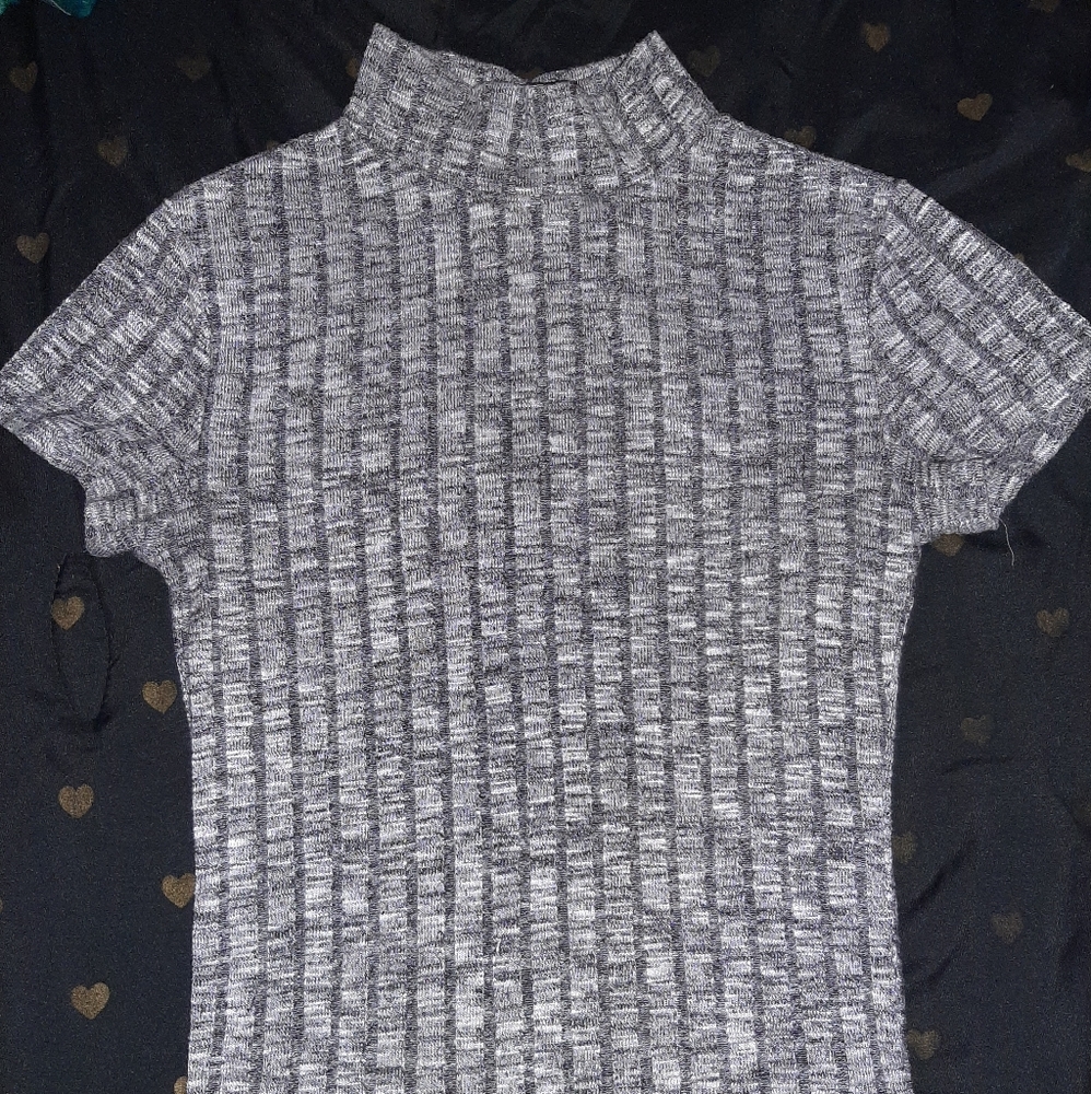 Xs gray cropped knit top
